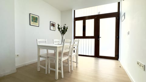 Cabanyal: Bright Apartment B, near the Beach