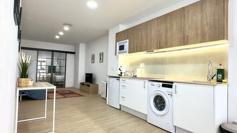 Cabanyal: Bright Apartment B, near the Beach