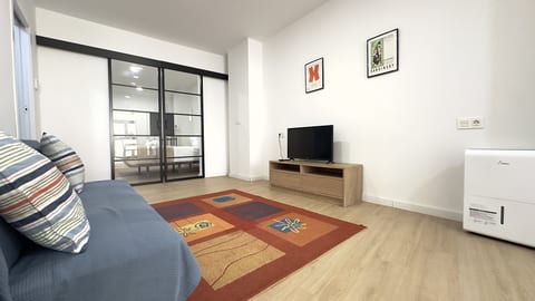 Cabanyal: Bright Apartment B, near the Beach