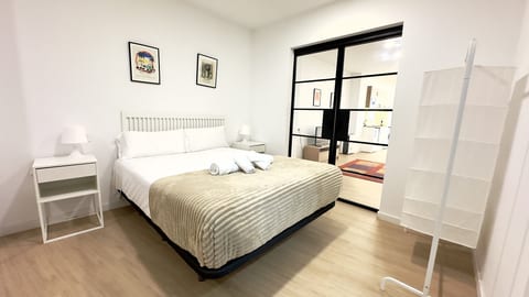 Cabanyal: Bright Apartment B, near the Beach