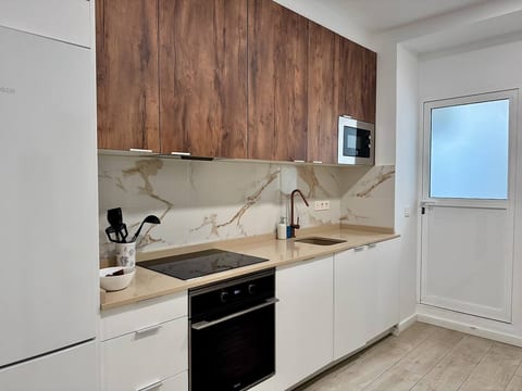Reino de Valencia: Central and Spacious