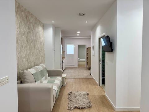 Reino de Valencia: Central and Spacious