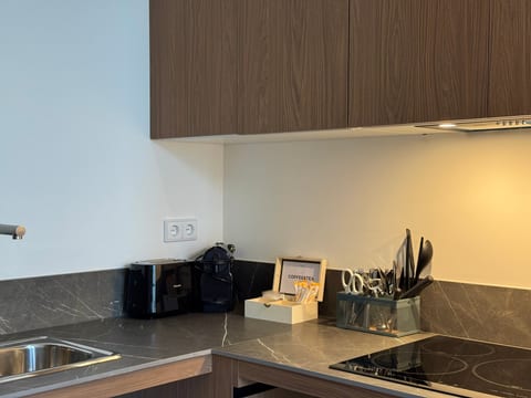 Plaza Tower Loft 02
