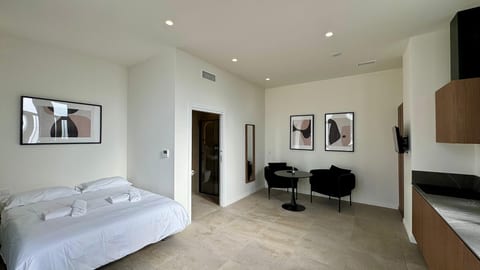 Plaza Tower Loft 05