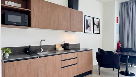 Plaza Tower Loft 08