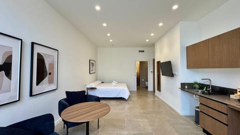 Plaza Tower Loft 09