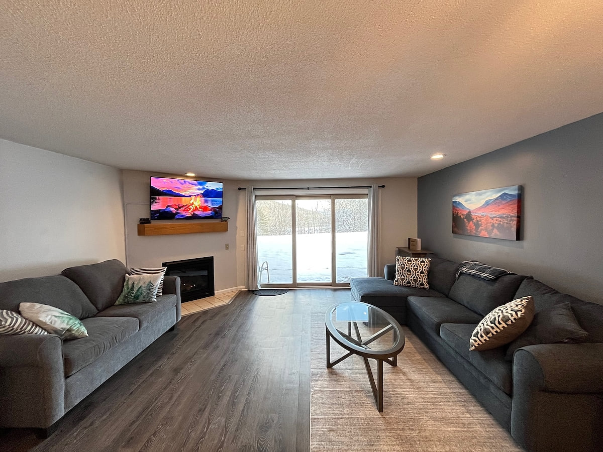 No matter where you decide to cozy up, mountain views are right outside.