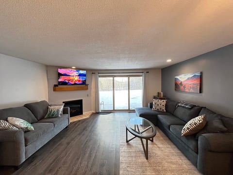 No matter where you decide to cozy up, mountain views are right outside. 
