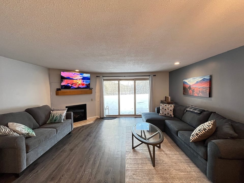 No matter where you decide to cozy up, mountain views are right outside.