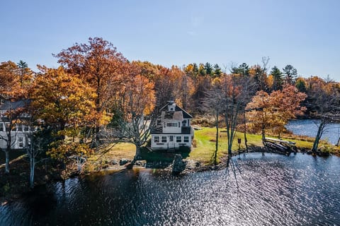 Lakeside 4BD: Pushaw Lake Retreat
