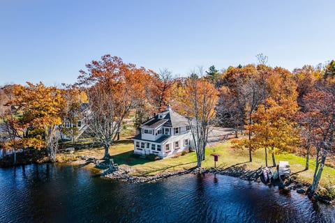 Lakeside 4BD: Pushaw Lake Retreat