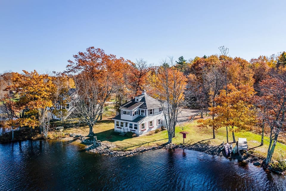 Lakeside 4BD: Pushaw Lake Retreat - Orono