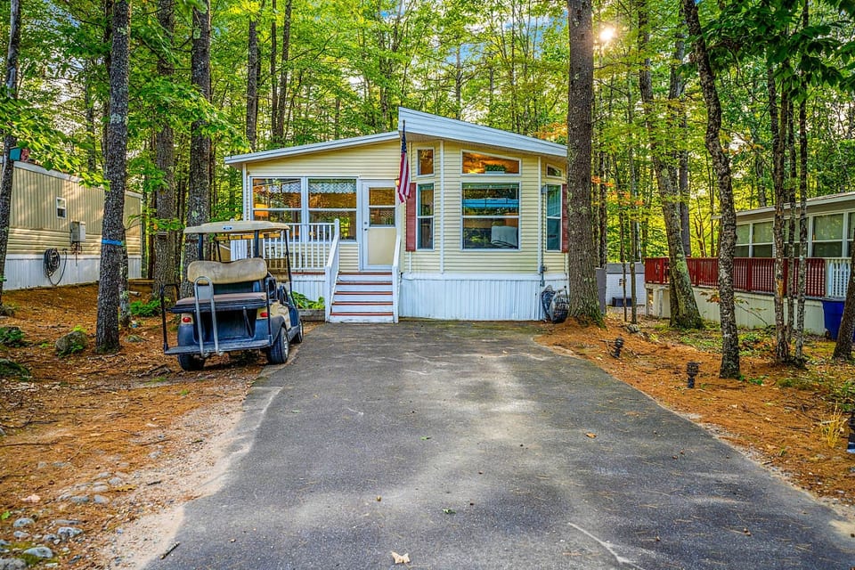 Point Sebago Haven: Beach, Arcade & More Awaits - Casco