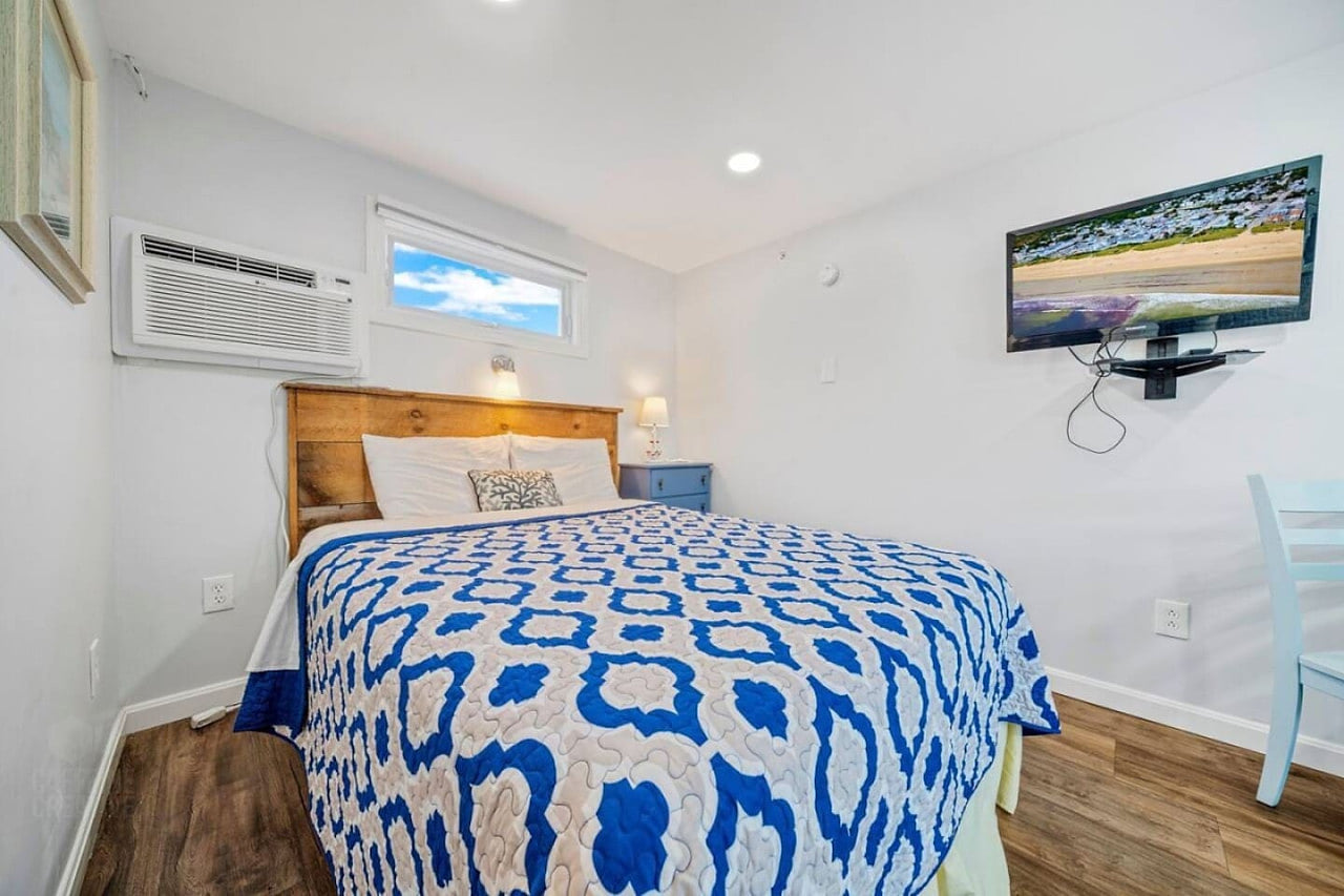 Coastal Studio Escape | Sleeps 4 | Parking