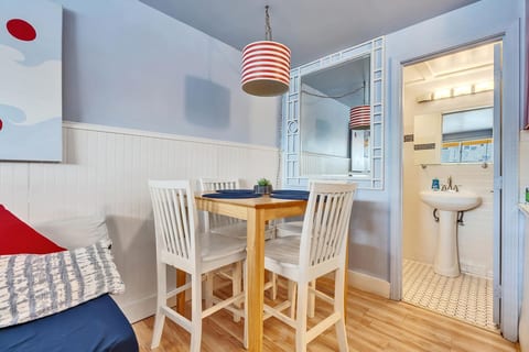 Chic 2-Bedroom Seaside Getaway