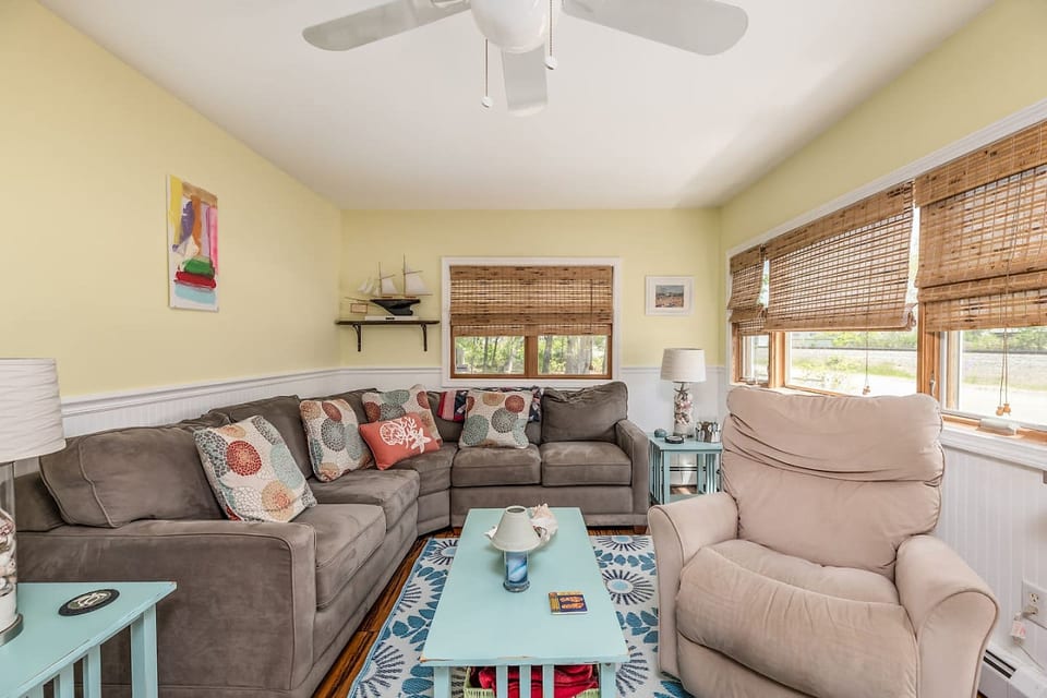 Elegant Orchard Retreat: Generous Yard & Patio - Ocean Park