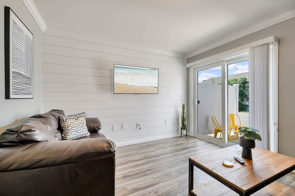 City Haven: 2BD | Parking & Movie Theater Access - Bangor