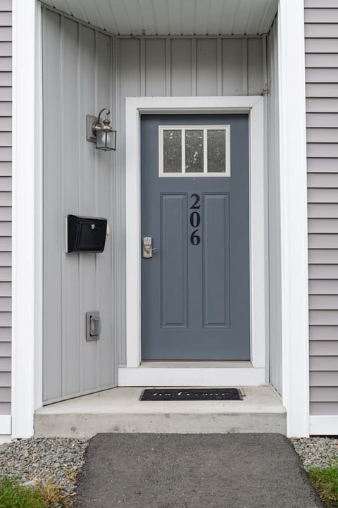 Vacation & Entertainment: 2 BD Game Room Retreat