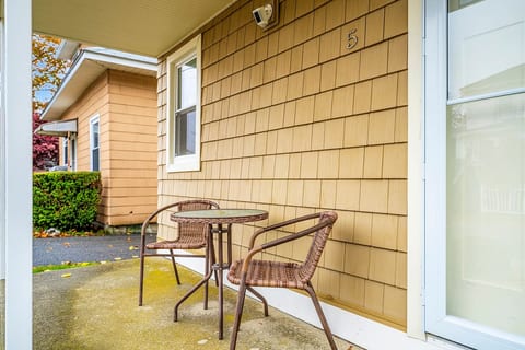 Cozy Cottage with Yard Near Beach & Attractions