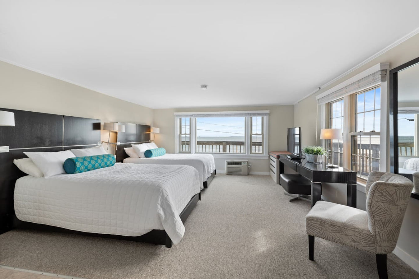 Direct Ocean Views! 2 Double Beds + Kitchenette (108)