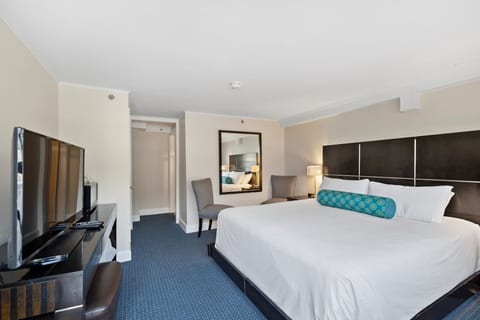 King Room w/ Partial Ocean View Above Restaurant (203)