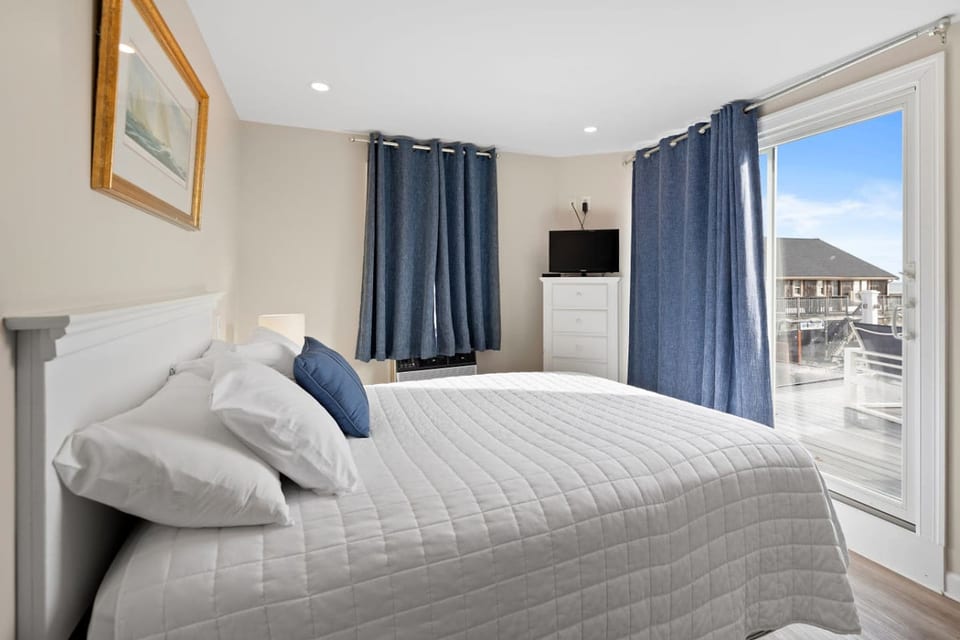 Queen Studio w/ Private Ocean-View Deck (309) - Falmouth