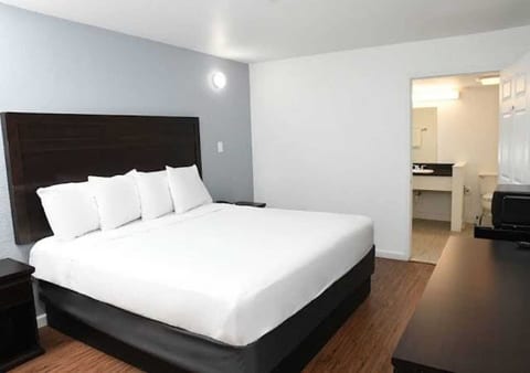 Regency Inn (Unit 1 & 2 ) 1 King Bed