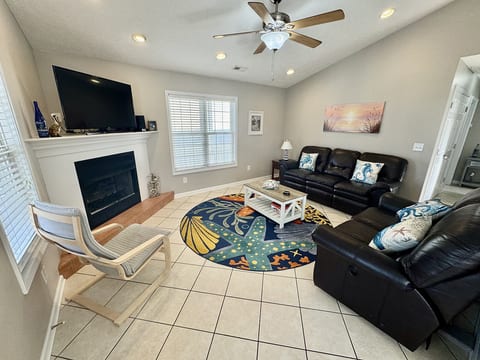 Resort – Ocean Lakes – Sleeps 7 – Free Golf Cart - Pet Friendly