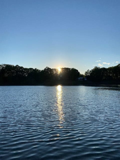 THE BLUESTONE COVE RETREAT on Kerr Lake:Gentle Slope/Sandy Cove, Game-Ready Yard