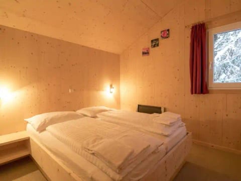 # 25 mit Sauna und Sprudelbad innen