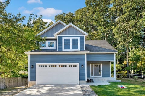 10 Min to Lake MI • Luxe • Sleeps 12 • Spacious
