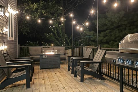 10 Min to Lake MI • Luxe • Sleeps 12 • Spacious