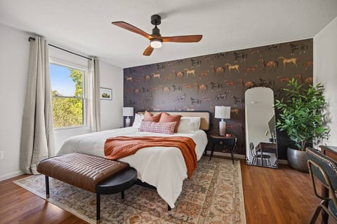 Stretch out on the luxe king bed wrapped in organic cotton Quince linen, then wake to gentle light and peaceful views that make sleeping in irresistible.