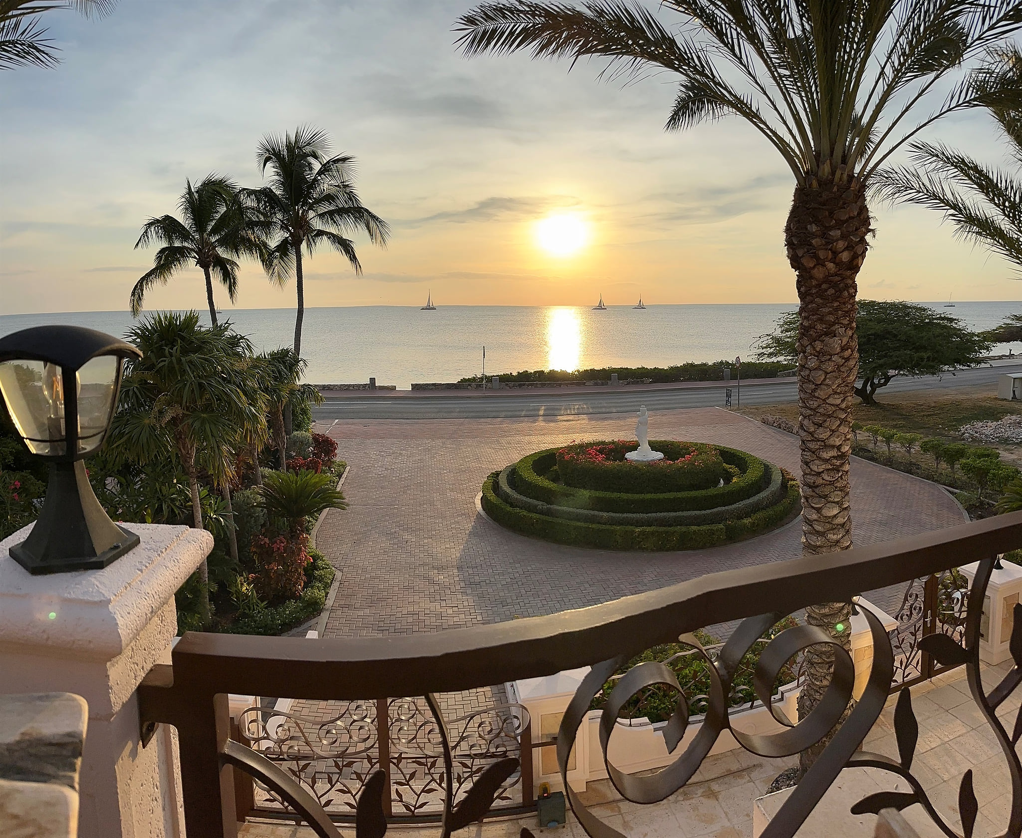 Luxury Aruba La Bella Villa Oceanfront villa in Aruba with unforgettable, stunning panoramic Caribbean sunset views.