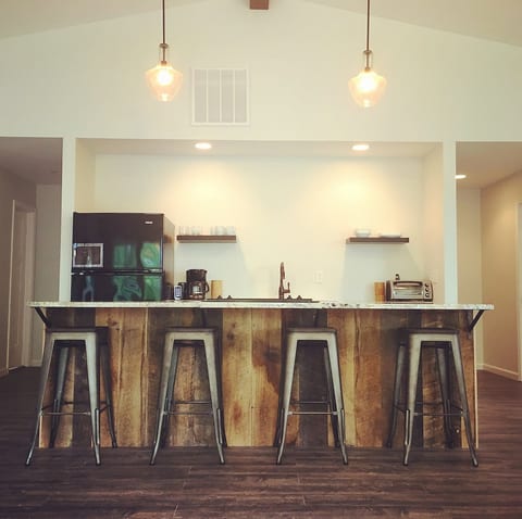 Lost River Bunkhouse Barn, dog-friendly + hot tub