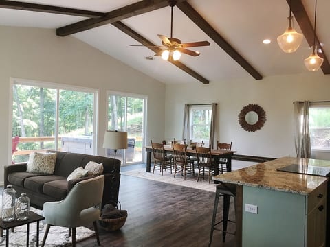 Lost River Bunkhouse Barn, dog-friendly + hot tub