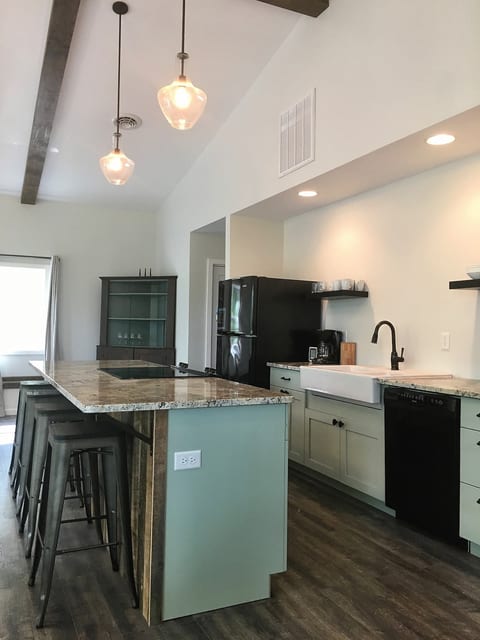 Lost River Bunkhouse Barn, dog-friendly + hot tub