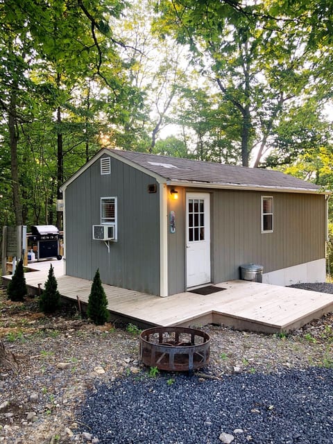 Lost River Tiny House, dog-friendly + hot tub