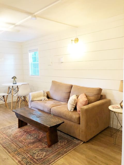 Lost River Tiny House, dog-friendly + hot tub