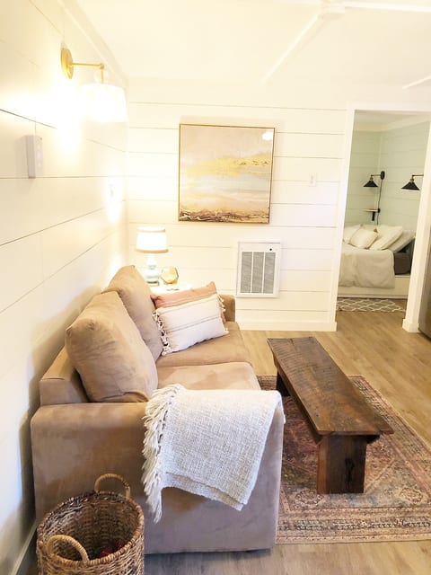 Lost River Tiny House, dog-friendly + hot tub