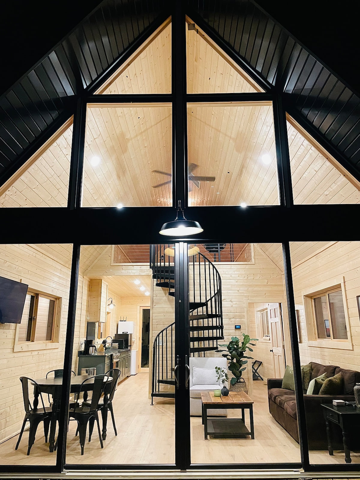 Lost River Nordic House, dog friendly + hot tub image 1