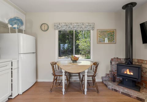 Little Quail Cabin - Ocean Views & Private Acre