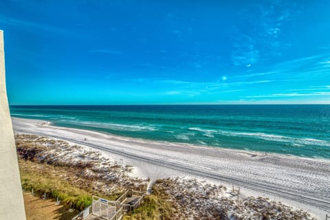 B604 | The Beach House Condominiums