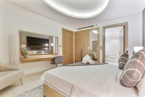 Stylish 1BR in Business Bay | Burj Khalifa View
