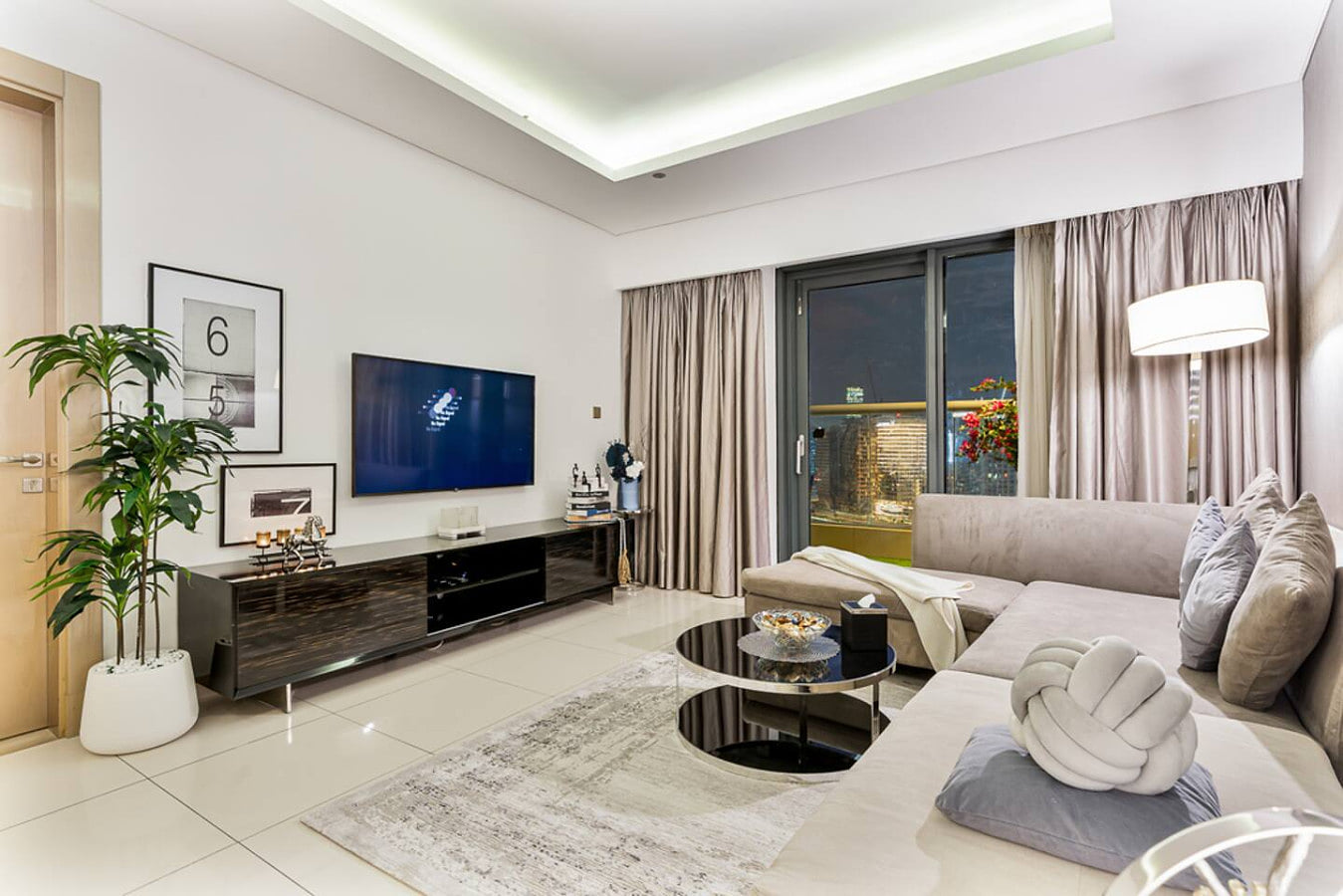 Stylish 1BR in Business Bay | Burj Khalifa View