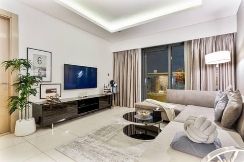 Stylish 1BR in Business Bay | Burj Khalifa View