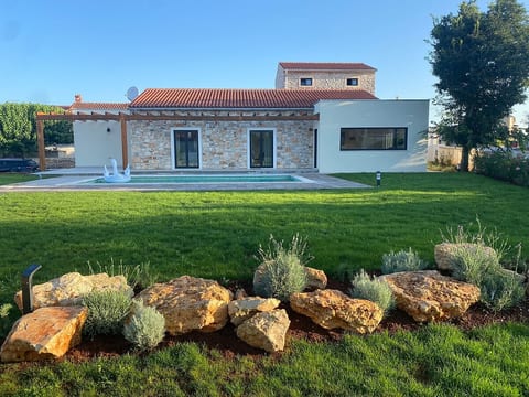 enjoy the large garden and the pool...!