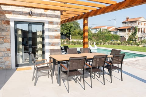 Family house with pool in town Bale,15min to sea image 5