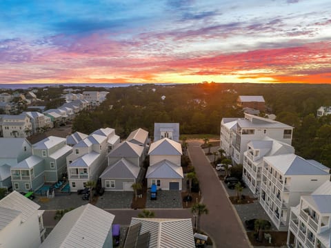 30A Fall Escape: 3 King Suites, Golf Cart, Pool
