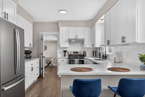Cheese, Coast & Comfort | RV Parking | King beds